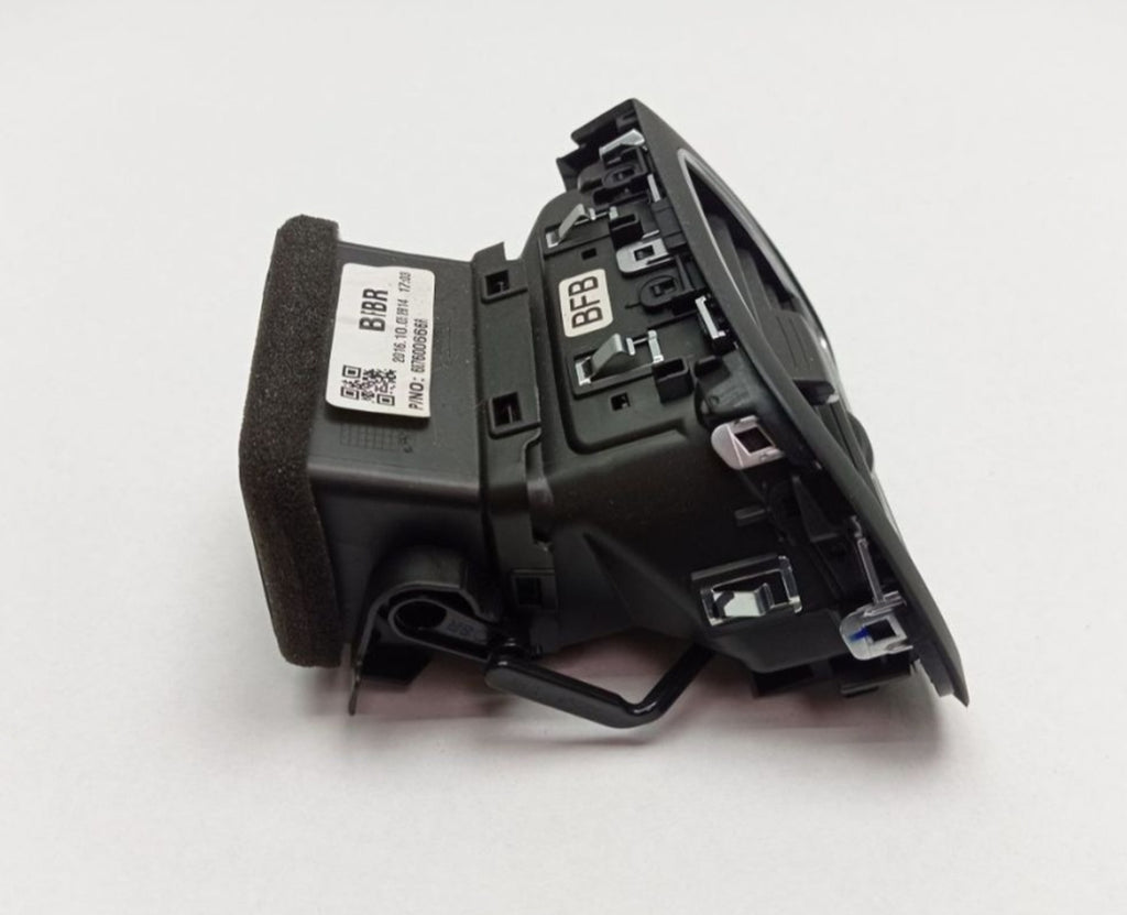 Renault Megane 4 Sağ Torpido Havalandırma Izgarası Mais 687600666R - product