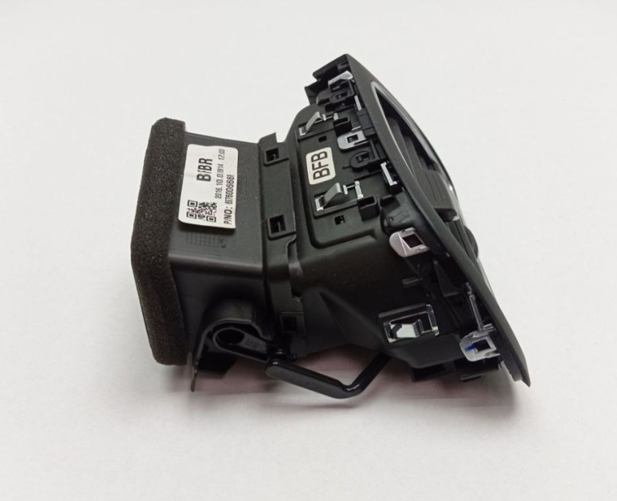 Renault Megane 4 Sağ Torpido Havalandırma Izgarası Mais 687600666R - product