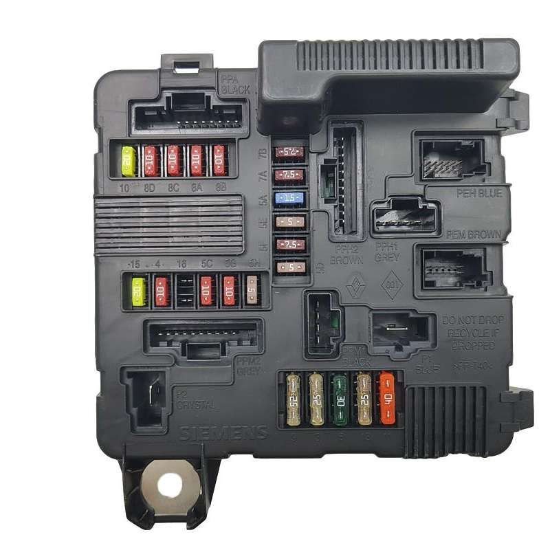 Motor İçi Kontrol Ünitesi Sigorta Kutusu Megane Scenic 2 8200306032