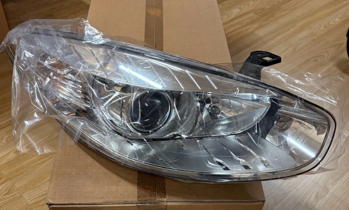 Renault Fluence Sağ Far Krom Mais 260101331RK - product