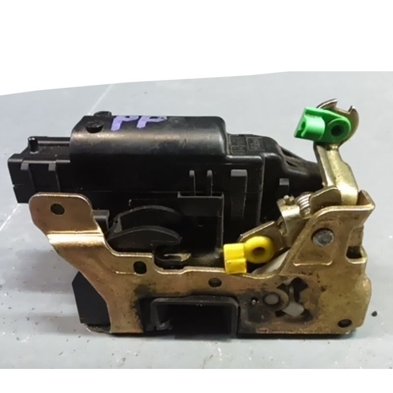 Ön Kapı Kilidi Sağ Motorsuz Master 2 2002 >