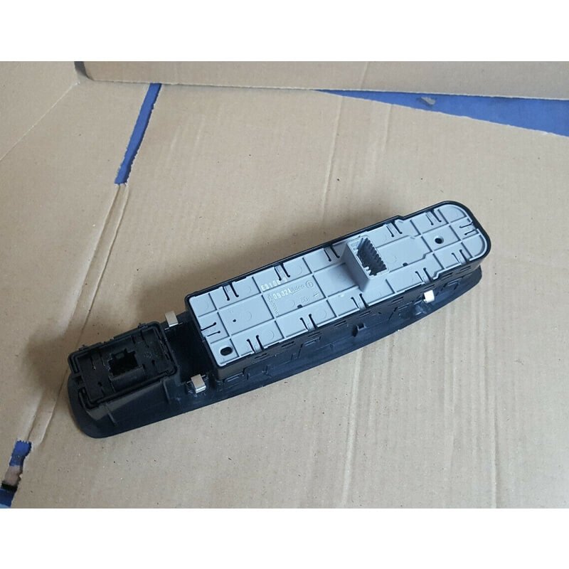 Megane 3 Ön Cam Açma Kumanda Paneli Sol Orjinal 254000002R