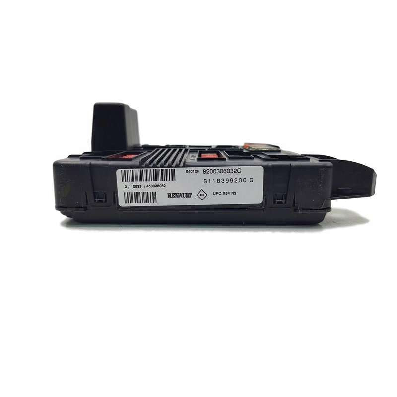 Motor İçi Kontrol Ünitesi Sigorta Kutusu Megane Scenic 2 8200306032