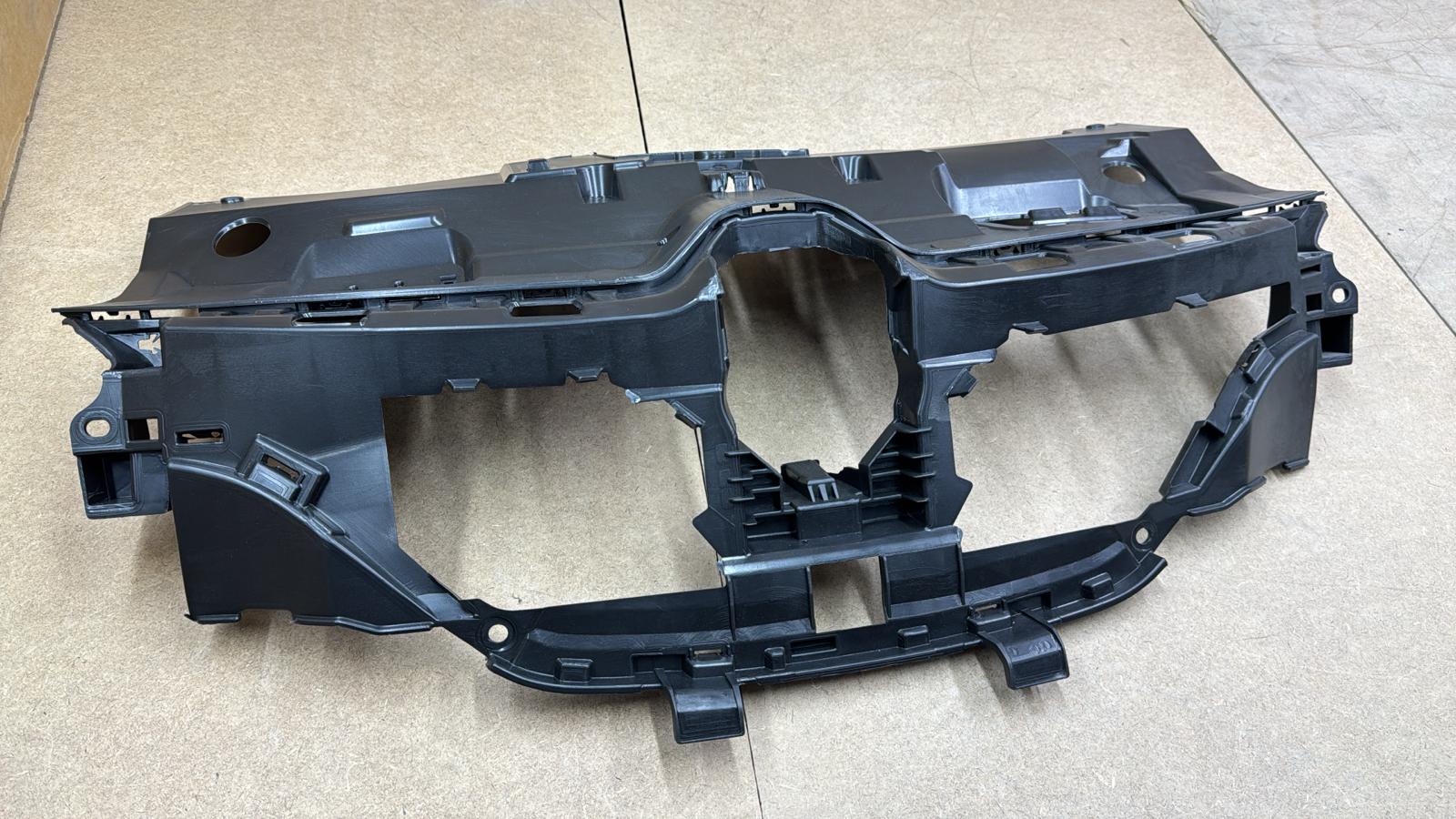 Ön Panjur İç Takviyesi Plastiği Renault : Megane 2016> 620367005R 620368855R