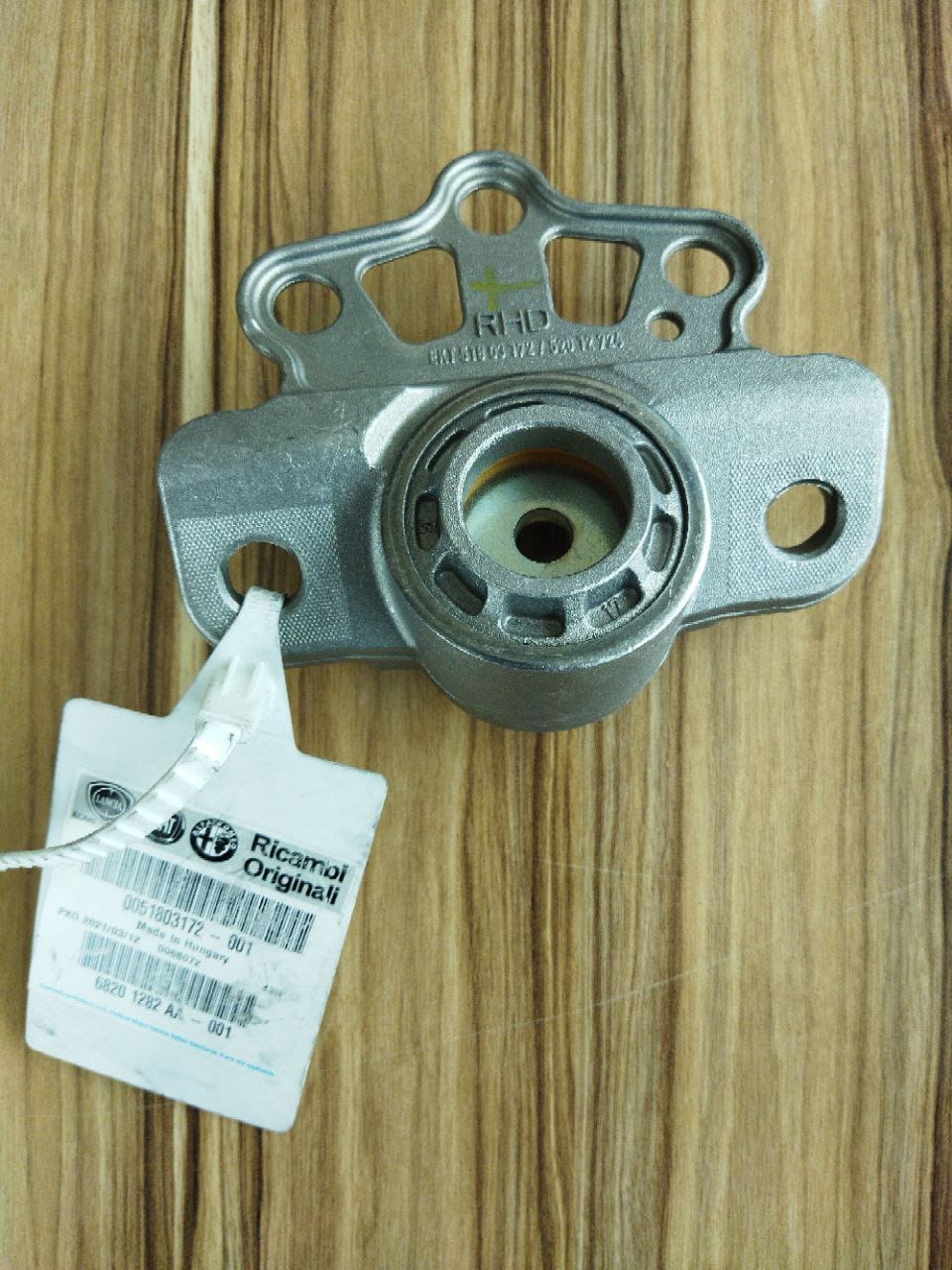 Fiat 500L, Egea, Grande Punto, Alfa Romeo Mito Arka Amortisör Üst Takozu Sol Orijinal 51803172