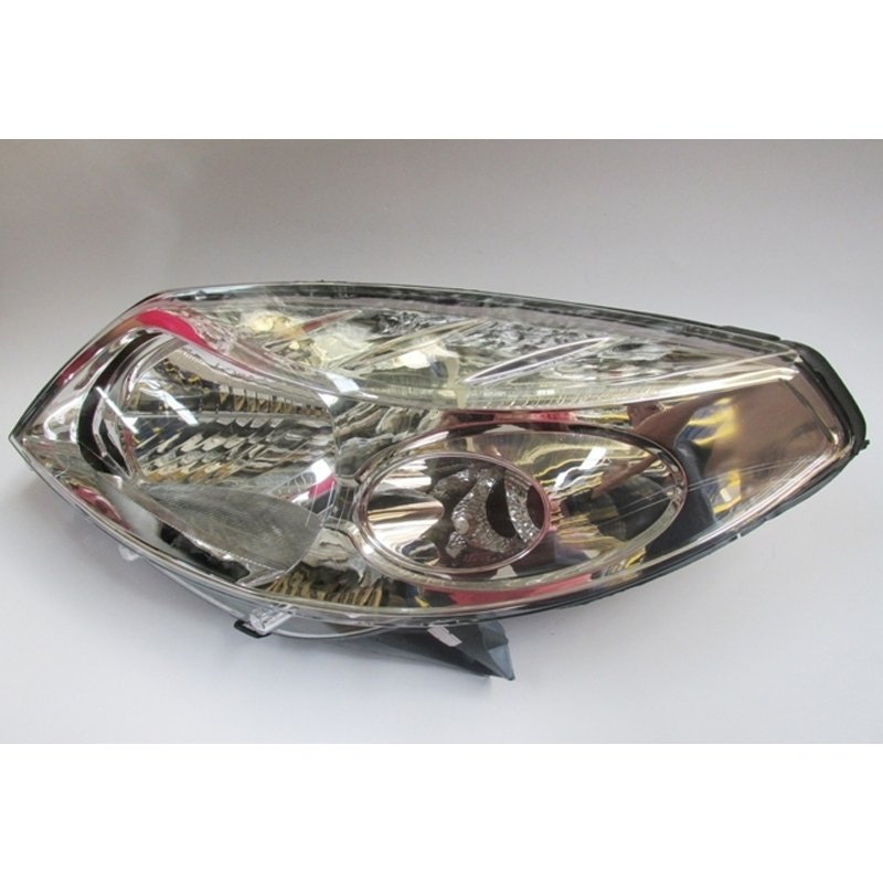 Sandero 09 - 12 Far Lambası Sol Manuel Nikelajlı 8200733878