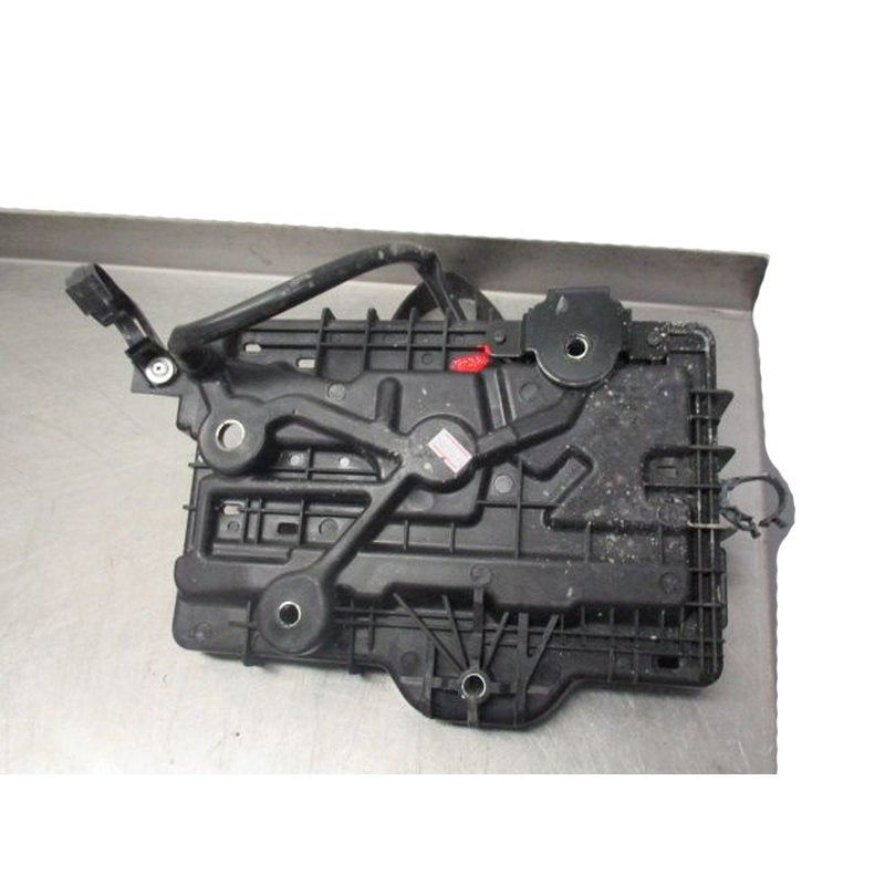 Doblo 3 Akü Yeri Yuvası Alt Taşıyıcı Plastiği Ayağı Orijinal 51827907